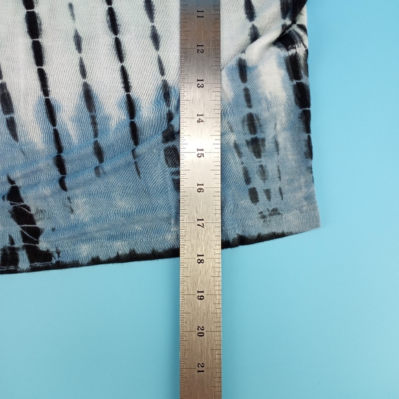 Dreamsicle Junior Size Medium Cropped Tie Dye Short Sleeve Shirt Green Blue Blk - Picture 9 of 12